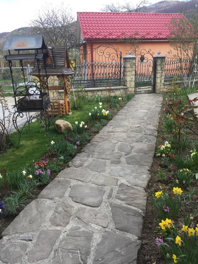 Guest House U Myrona Яремче Екстериор снимка